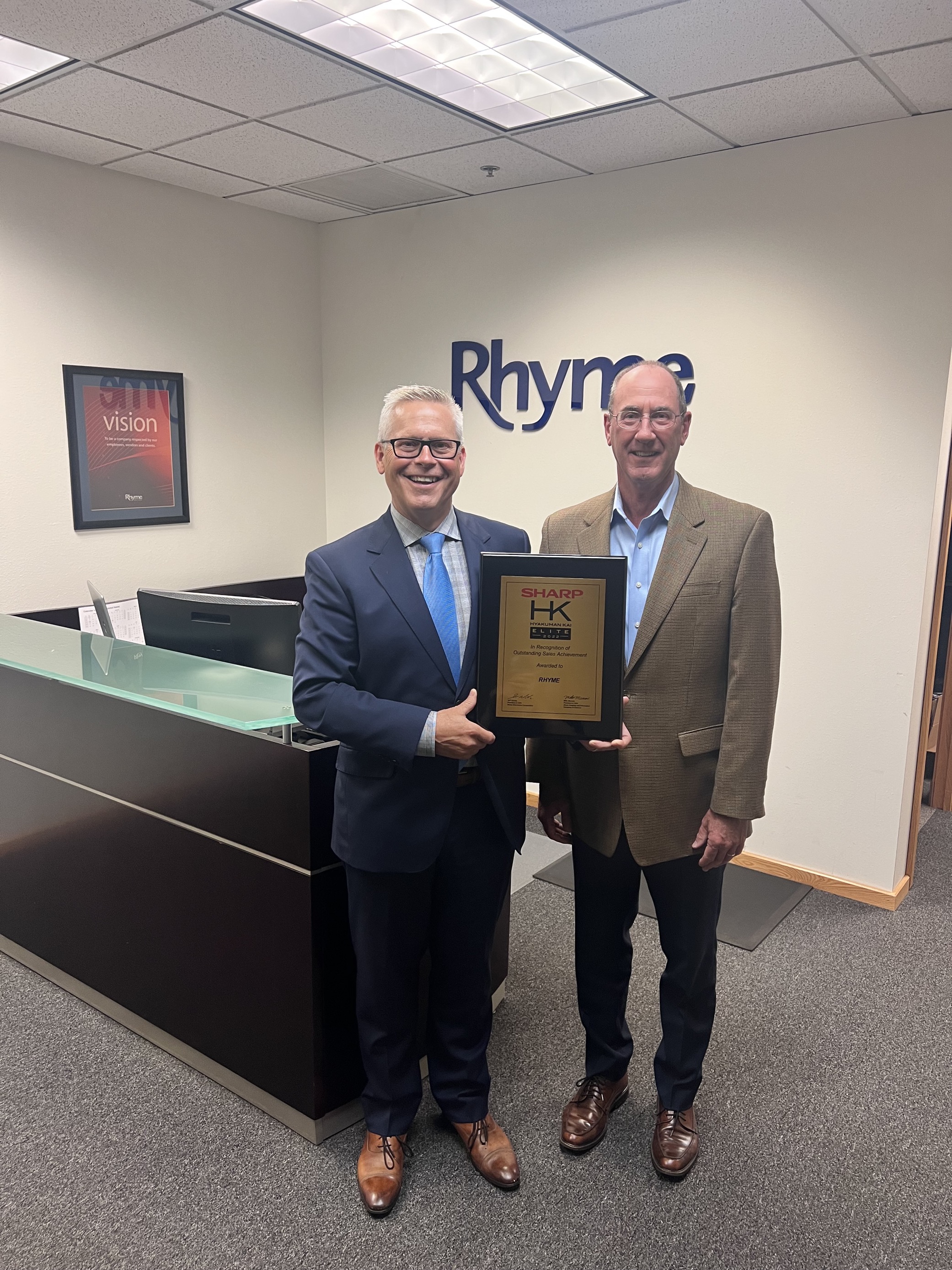 Rhyme Receives the Hyakuman Kai Elite Dealer Award in 2022 - Mike Steinhoff, Rhyme President being presented award